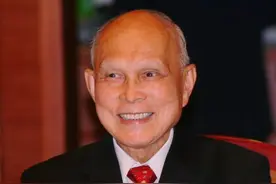 前中国首富荣毅仁：邓小平说他们家族是杨家将，后来还当上副国级图片