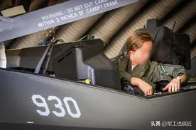 以色列空军首位F-35A女飞行员，是个26岁的妹子图片