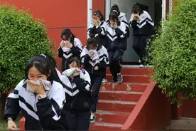 山西现代双语学校3000余名学生紧急“逃生”图片
