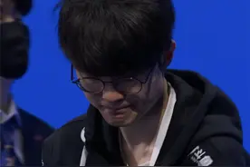 一场半决赛3个破防时刻：faker哽咽，ghost落泪，canyon手抖想哭图片