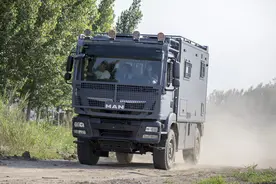 征服荒野！实拍评测中天探险者洲际越野房车，基于德国MAN打造图片