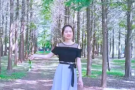 一首《爱的故事》旋律似流水，绵延不绝，粤语歌曲中的经典！视频封面