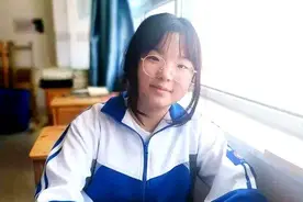 15岁中专女孩“火了”，列车上胆大心细救人，被人民日报发文表扬图片