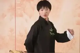 德云社首位女弟子诞生！郭德纲为她打破规矩 面相清秀被指撞脸郭麒麟图片