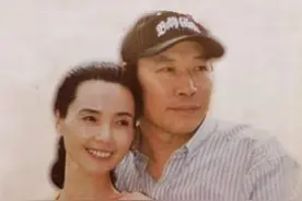 “春晚笑星”魏积安，出道46年为何0绯闻？看看他老婆是谁秒懂图片