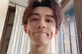 刘学义《清落》路透，和小演员互动充满童趣，却因一个动作遭嫌弃图片