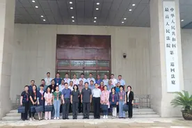 全国人大代表视察第三巡回法庭图片