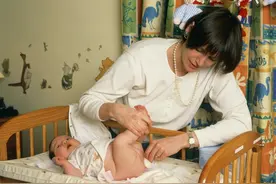 宝宝在“肛欲期”的怪癖，父母再难也要忍，正确处理才能不留影响图片