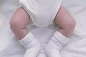 孩子多大停止穿纸尿裤最合适？医生：超过这个年纪，娃没生育功能图片