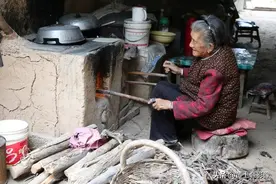 村子只剩5口人，9旬老夫妇儿孙满堂却坚持地坑院里养老，图个啥图片