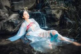 现代女性穿裙子是为了美，古代女性穿裙子则还有一个特殊作用图片