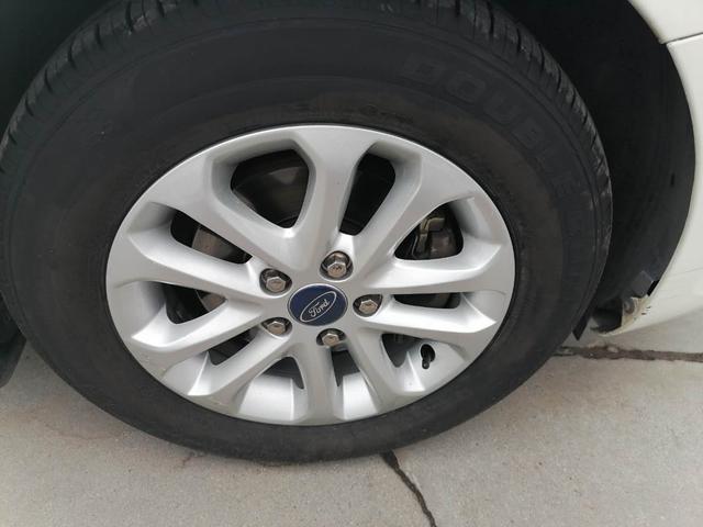 期待已久的经典福克斯两厢版，胖哥已顺利拿下，1.8排量手动挡