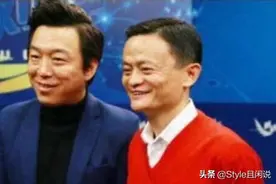 云与“影帝”比帅，黄渤西装革履，马云穿一件红毛衣竟然赢了图片