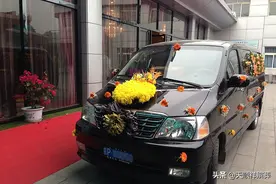 殡葬车拉死人怎么收费？遗体在18楼会收抬尸费吗？图片