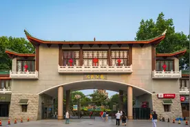 郑州人民公园拆掉游乐设施，网友：我的童年被拆掉了图片
