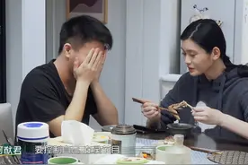 何猷君放飞自我，跟奚梦瑶说露骨情话，被拍后尴尬捂脸声称要控制图片