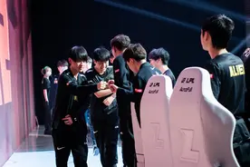 RNG5-5成功逆袭，六支队伍晋级受影响，两支队伍形势艰难图片