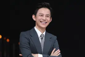 粉丝迷惑大赏：何炅被曝与神秘男子互动，大批粉丝留言送上祝福图片