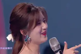 秋季盛典死亡打光，赵露思穿“围裙”显胖10斤，蔡徐坤皮衣酷帅图片