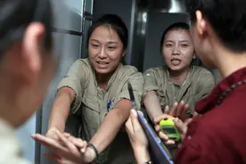 广西玉林青年女子从深圳回家后患上精神障碍，多次想要逃离家里图片