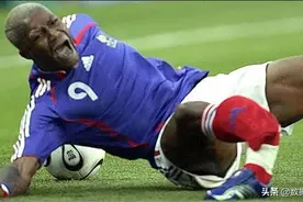 中超球员十大暴力犯规盘点图片