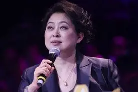 同为前央视主持：倪萍与保姆像家人，李静却遭“白眼狼”保姆偷窃图片