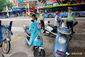创建文明城丨实名曝光不按车道行驶、不带头盔等违规行为！图片