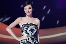 还记得总是被嘲嫁不进豪门的吴佩慈吗？她怎么消失了？图片