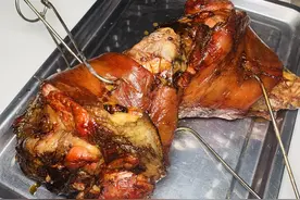 600平的大当院子土窑烧烤，下班约上哥儿们急头白脸吃一顿太爽了图片