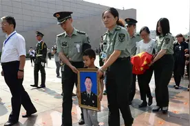 英雄杨树朋：将来有一天我退伍了，也要把我的儿子送到部队当炮手图片