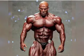 奥赛健美运动员，药物使用前后的对比，你还想上科技吗？图片