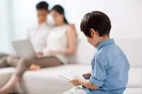 5岁孩子眼睛突然看不见，父母认为没休息好，送医院时却来不及了图片