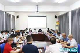 华侨大学校长调研学校共青团工作图片