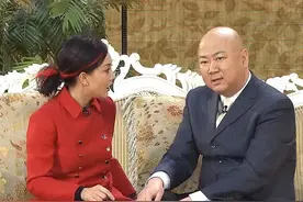 郭冬临妻子近照曝光，年龄相差20岁身份不简单，难怪不敢公开她图片