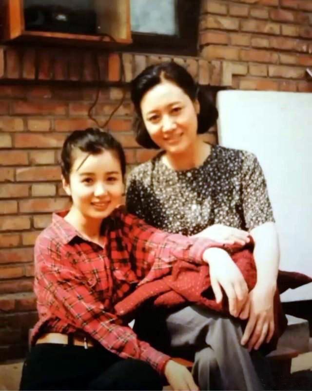 王丽云：演艺之路坎坷，坚决不复婚，将前夫当亲人刚刚好