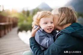 喜欢孩子就任性地“亲亲他”？使不得，亲吻给孩子带来了什么？图片