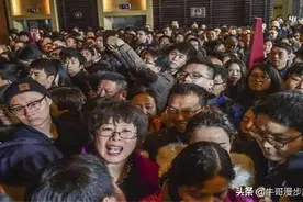 中国游客在俄罗斯疯狂购买蜜蜡，俄罗斯人却笑疯了，道：人傻钱多图片