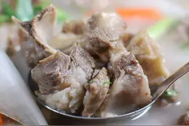 炖羊肉，切记此料不能放，放它这锅汤就废了，怪不得肉柴汤味不正图片