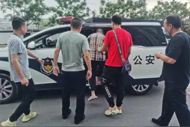 杀人犯躲进精神病院！一年多不说话！因憋不住，偷偷和病友聊天，结果暴露了...图片