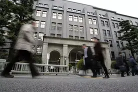 日本政府大楼拆旧建筑 节俭公务员整间搬回家图片
