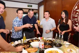 在收到领导信息后，糊涂的年轻人，才会用这三种方式去应对图片