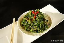 北方初夏柳芽正当时，这样做不苦不涩特爽口，抓紧吃别错过图片