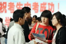 中考后才知道，“走读”与“住校”的差别，家长：还好没选错图片