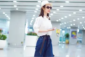 舒畅的气质感真绝了！白衬衫搭配喇叭裤高挑显瘦，清爽减龄又知性图片