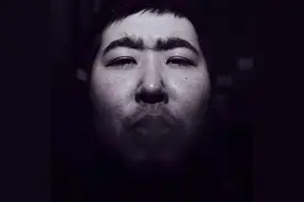 他一出来卖惨，全网追着骂图片