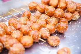 两年前关店的爆红糖油果子重开了，还是一样不好吃图片