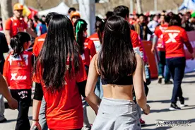 朋友圈女生发暴露照片，为什么好多女生喜欢发自己较暴露的照片？图片