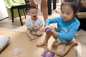 “新型偏心”正在二胎家庭盛行，无关重男轻女大让小，但更毁孩子图片