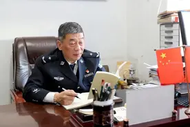 赓续百年奋斗史 意气风发新征程——党的十九届六中全会精神在哈市公安机关引发热烈反响图片