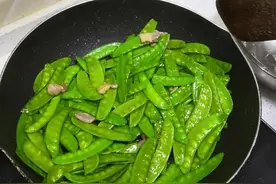 家常健康菜谱，五花肉炒荷兰豆，做法简单，营养美味，在家试试吧图片